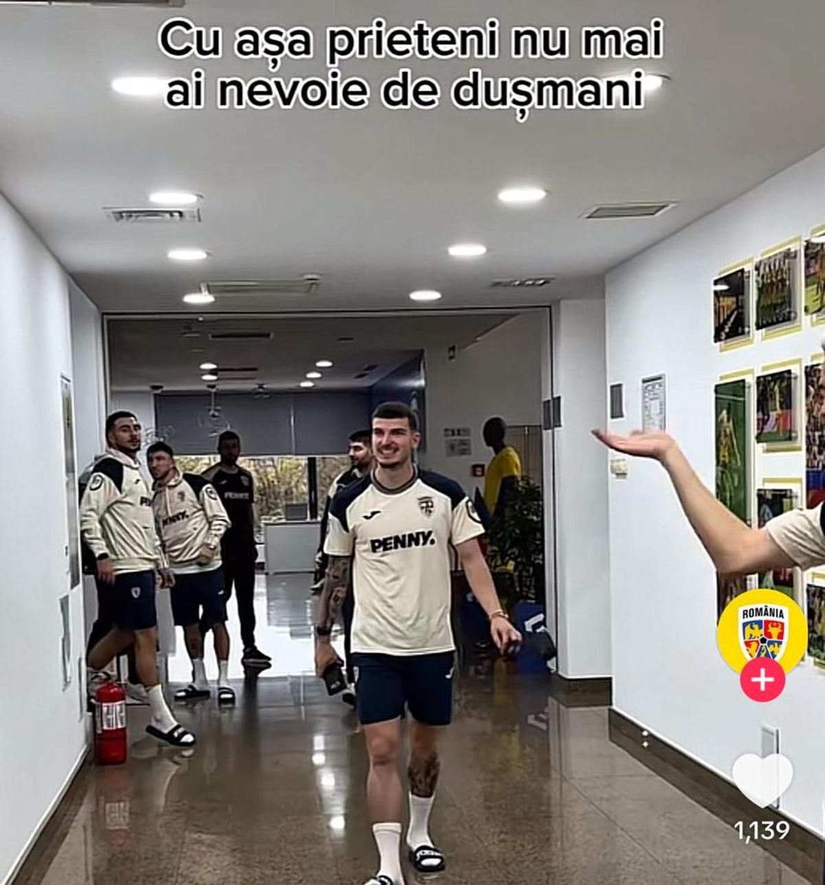 A râs de față cu toată lumea de Bîrligea: „Uite-l pe Daniel, e Statuia Libertății” / „Ce panaramă ești” » Clipul a fost șters, dar avem imaginile