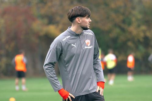 Adrian Mazilu, antrenându-se individual la Dinamo // sursă foto: Facebook @ Dinamo Bucuresti