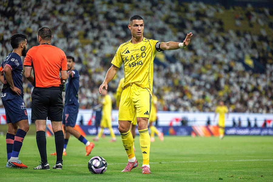 Cristiano Ronaldo (40 de ani), atacantul lui Al Nassr, a declarat în cel mai recent interviu că se va retrage „peste un an sau doi”/ foto Guliver/GettyImages Cristiano Ronaldo își deschide un club exclusivist în Madrid » Reguli fără precedent! Obiectul strict INTERZIS la intrare