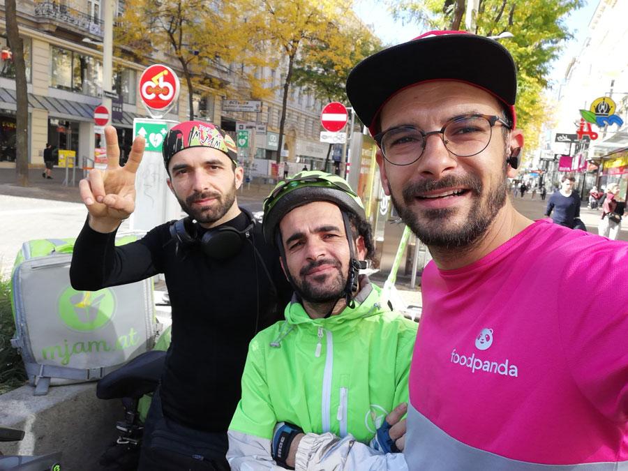 „E fain să fii livrator și în alte orașe europene, dar este la fel de fain și acasă”. Aventura unui livrator foodpanda prin Europa, pe bicicletă