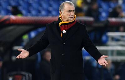 Ședinţă de urgenţă la Galatasaray pentru transferul lui Dennis Man!