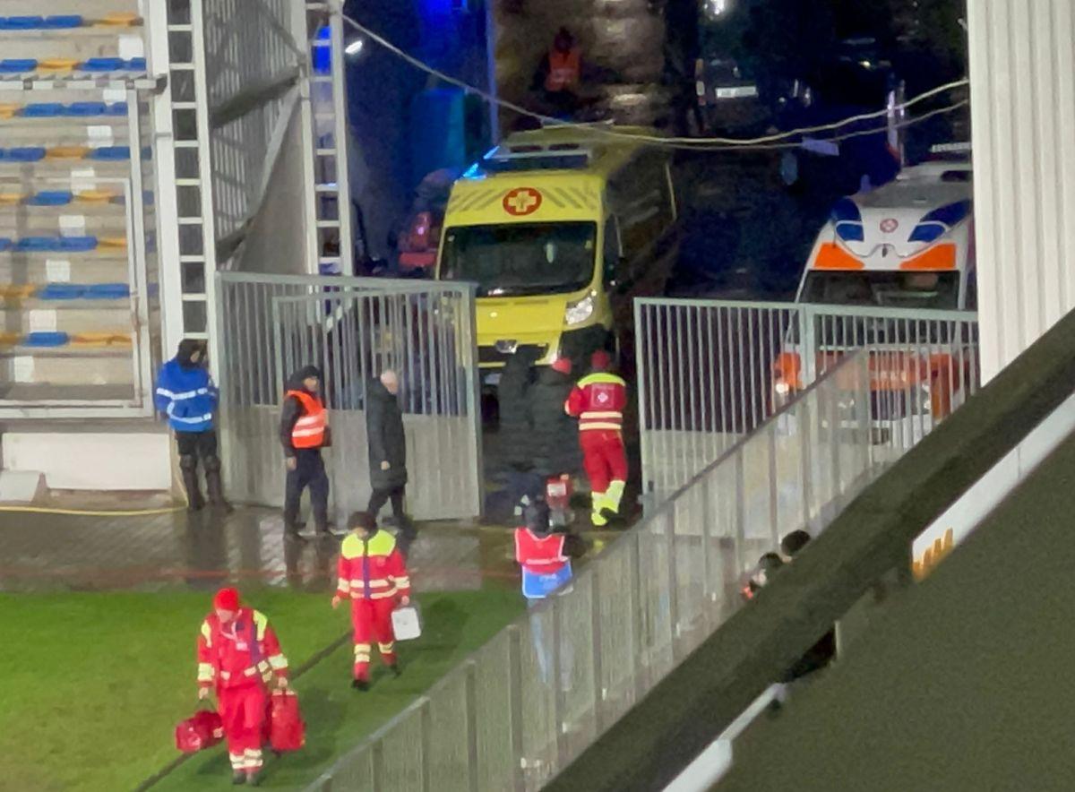 Andrea Compagno și Darius Olaru s-au dat cap în cap la jumătatea terenului, în Chindia - FCSB