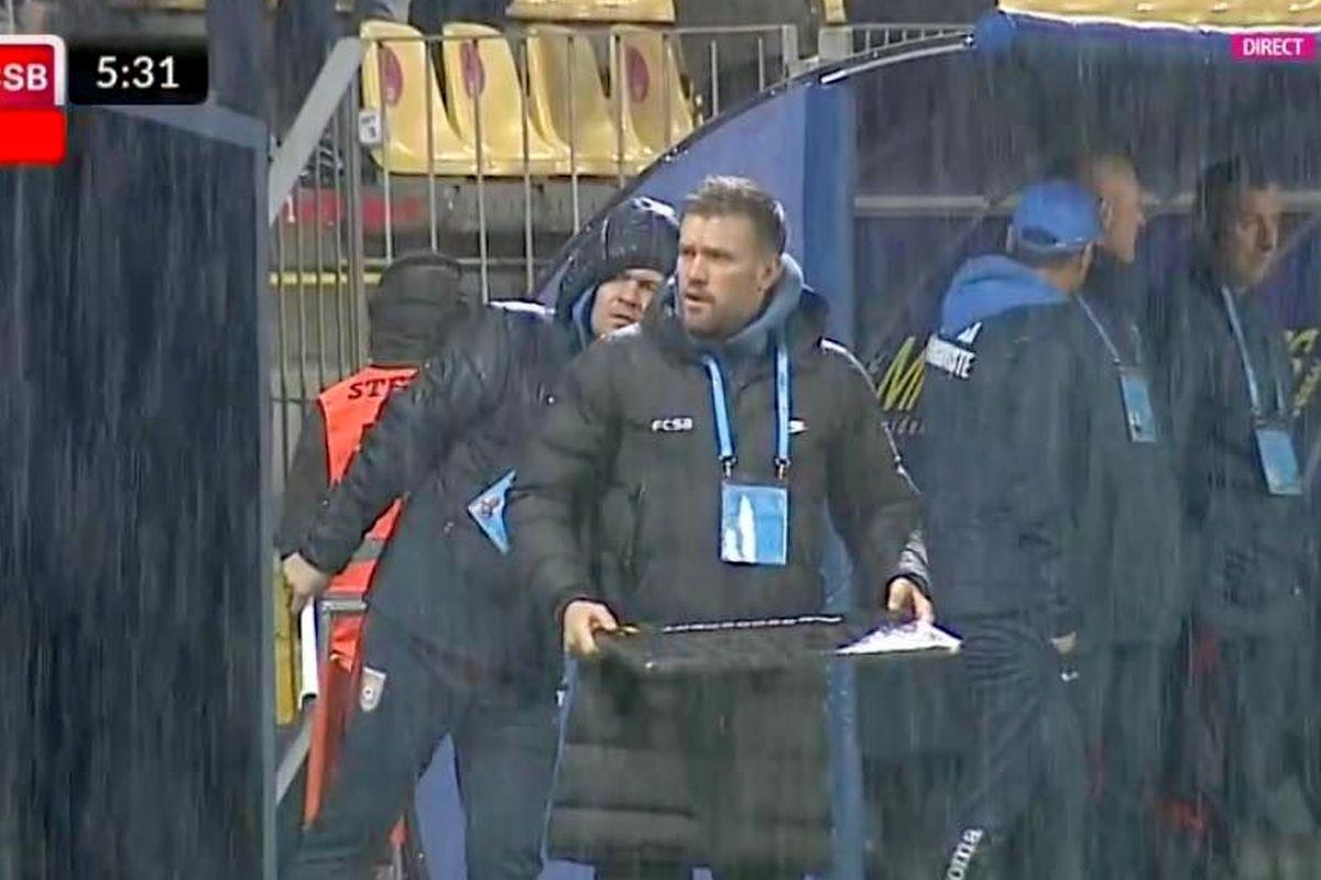 Scene penibile cu antrenorul FCSB: cum a apărut Pintilii în timpul meciului cu Chindia