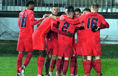 Chindia Târgoviște - FCSB 0-2. Ploaie și belșug » Roș-albaștrii câștigă în „mocirla” de la Ploiești și urcă pe podium! Cronica