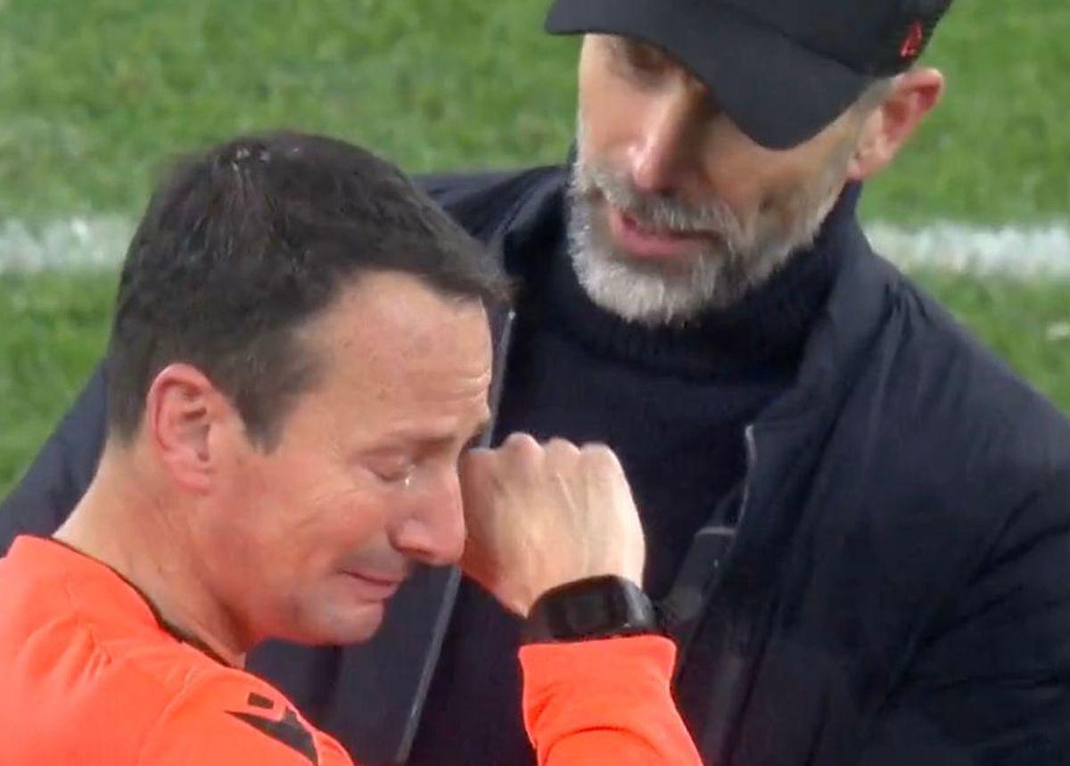 Arbitrul din Liga Campionilor a izbucnit în lacrimi și a fost cu greu consolat la finalul meciului de marți seara