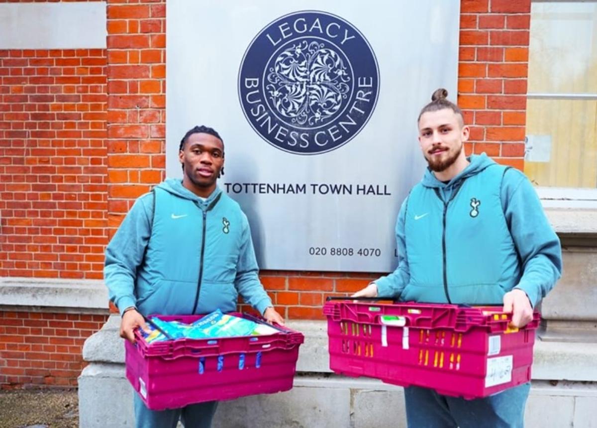Radu Drăgușin, protagonist la o acțiune caritabilă organizată de Tottenham în ajun de Crăciun