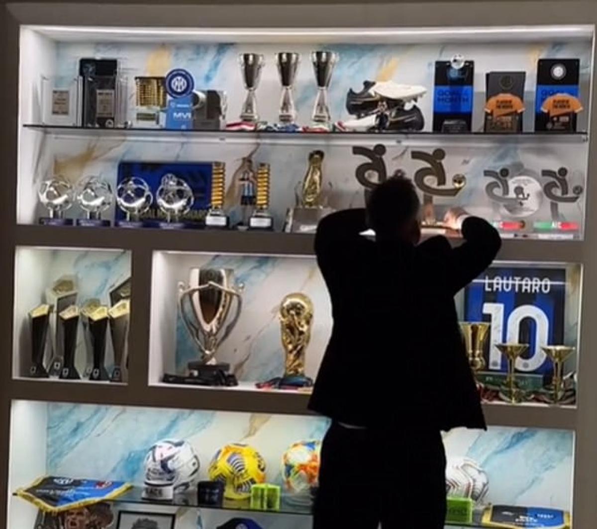 Cum arată cele mai spectaculoase 10 camere cu trofee: imaginea virală publicată de fiul lui Rooney » Ronaldo are propriul lui muzeu