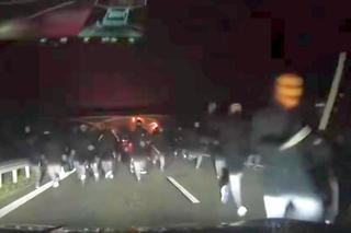 Incidente grave, înaintea duelului din această seară » Huligani înarmați cu ciocane și bâte au atacat autocarele!
