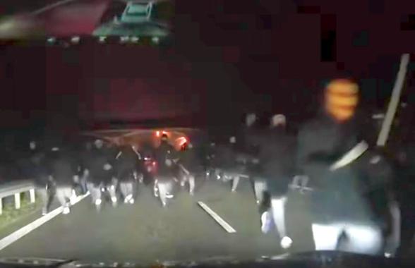 Incidente grave, înaintea duelului din această seară » Huligani înarmați cu ciocane și bâte au atacat autocarele!