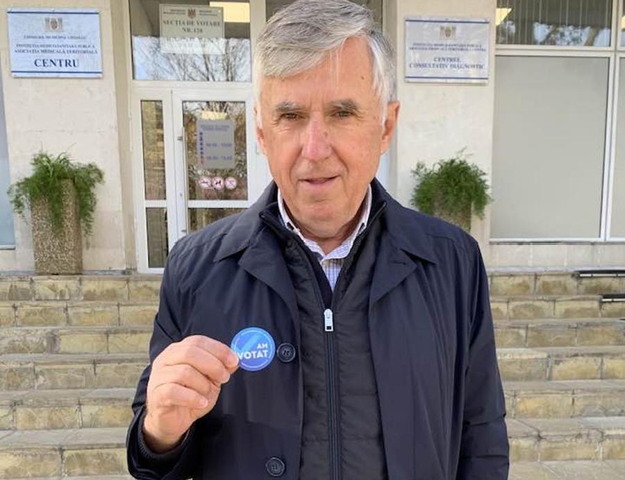 Ion Sturza, fostul prim-ministru al Republicii Moldova / Sursă foto: Facebook „Săracul Șucu nu știe cum să mai scape de fotbal” » Dezvăluire-șoc despre patronul Rapidului: „Soțiile vin cu inițiative bengoase”