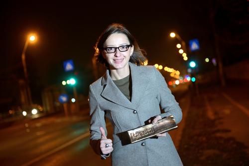Ana Maria Brânză în 2013 cu trofeul primit din partea Gazetei Sporturilor FOTO GSP