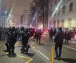 Sute de jandarmi s-au mobilizat pentru a preveni eventualele incidente provocate de suporterii din Rotterdam / Foto: Remus Dinu GSP