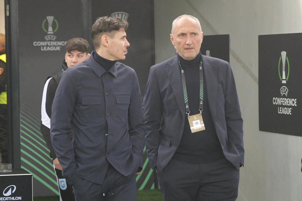 Craiova - Sparta Praga, imagini de pe gazon