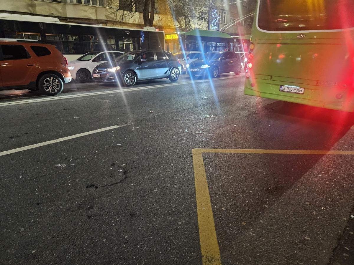 Suporterii lui Feyenoord au spart sticle pe străzile din București
