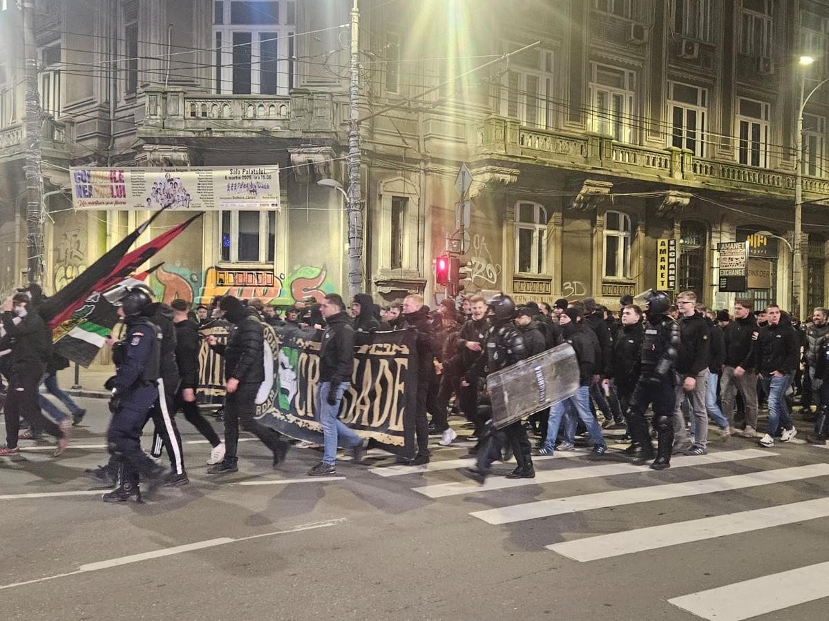 După ce au dat foc copertinei unui local, fanii lui Feyenoord au „paralizat” traficul din Capitală în drumul spre Arena Națională