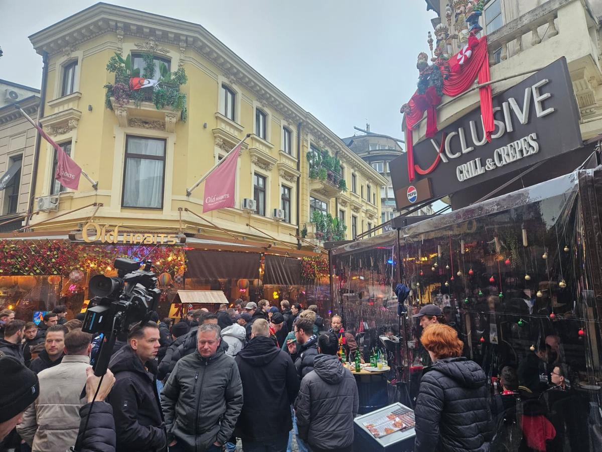 După ce au dat foc copertinei unui local, fanii lui Feyenoord au „paralizat” traficul din Capitală în drumul spre Arena Națională