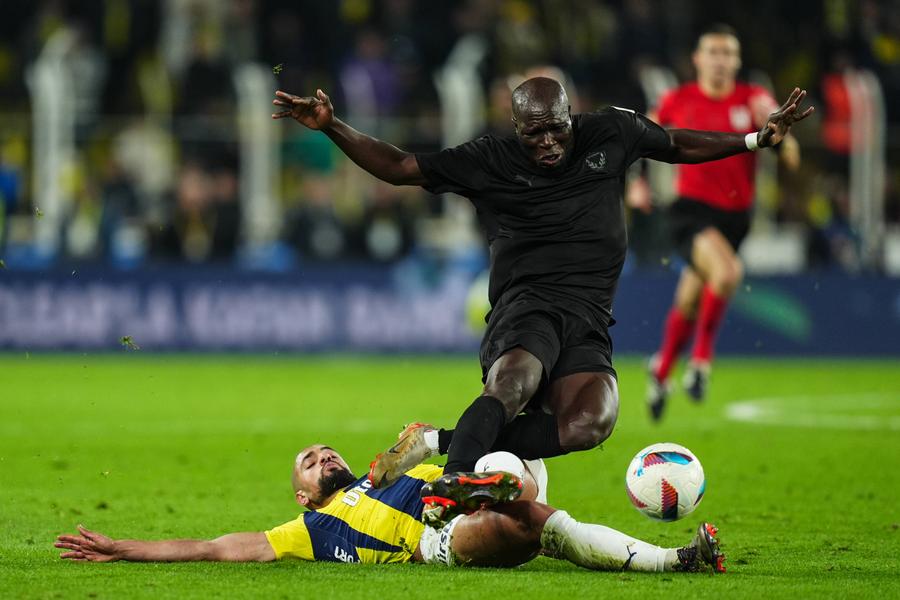 Vincent Aboubakar, jucând pentru Hatayspor // foto: Imago Images Scandal imens! Președintele Federației este acuzat că a lăsat căpitanul naționalei acasă pentru a nu îi egala recordul de goluri