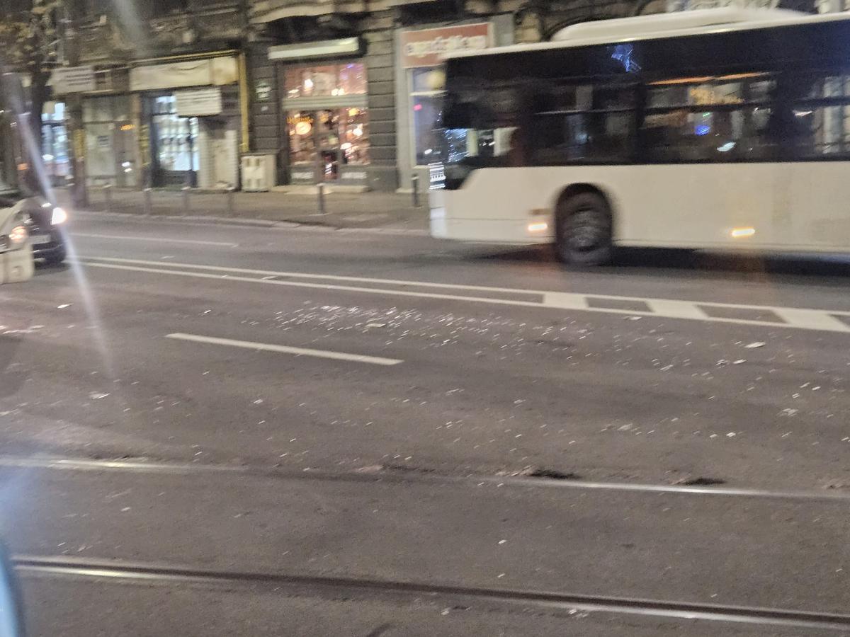 Suporterii lui Feyenoord au spart sticle pe străzile din București