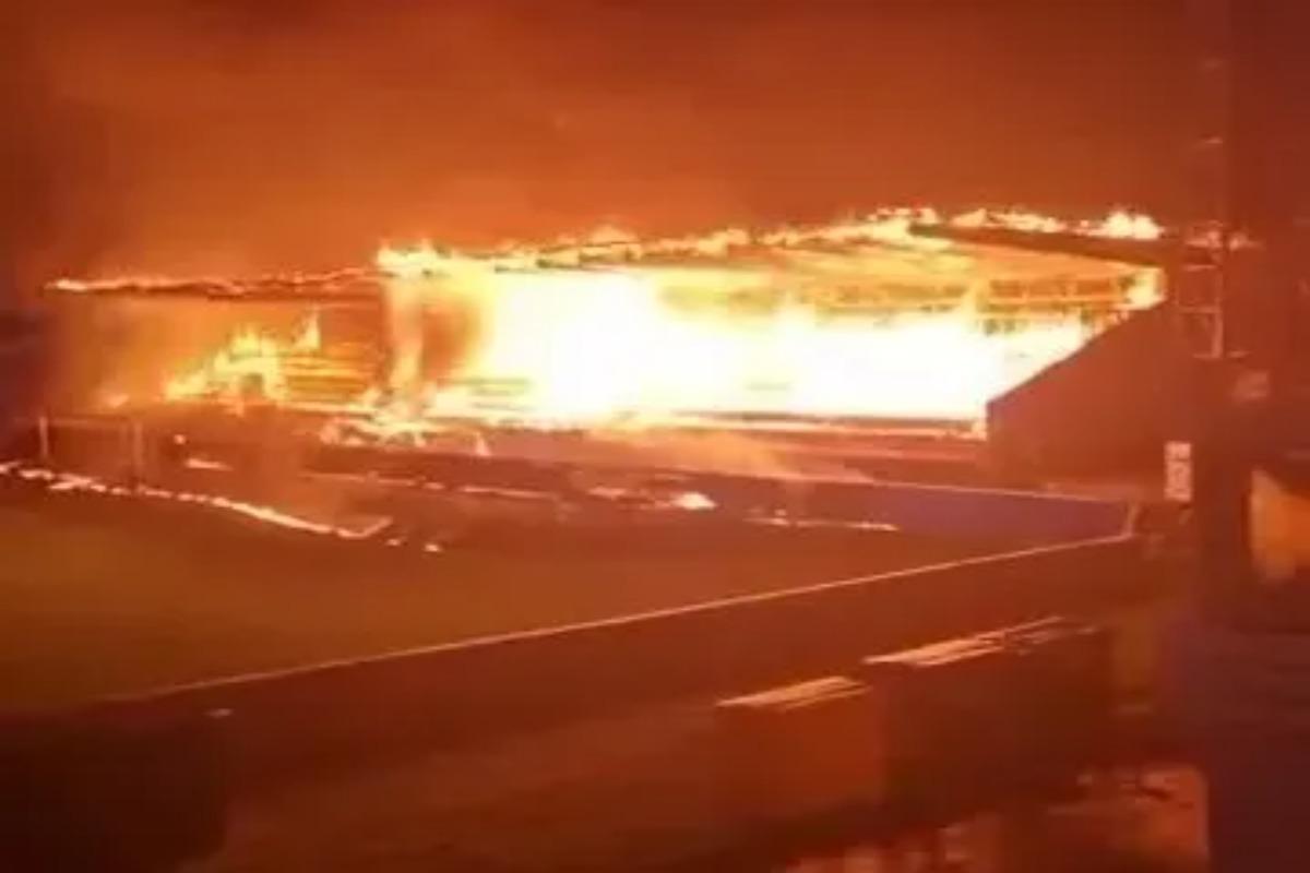 Trei minori au incendiat stadionul fostei campioane a țării