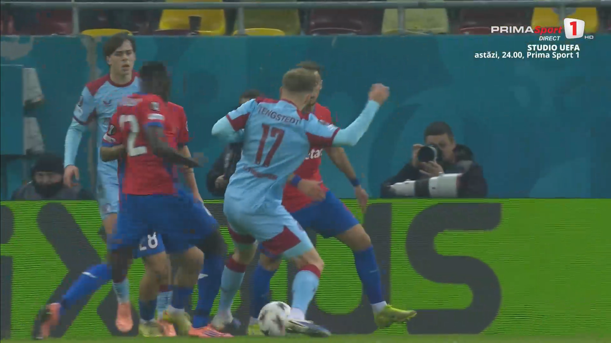 Arbitrul a dat penalty în FCSB - Feyenoord » Ce s-a văzut pe reluări
