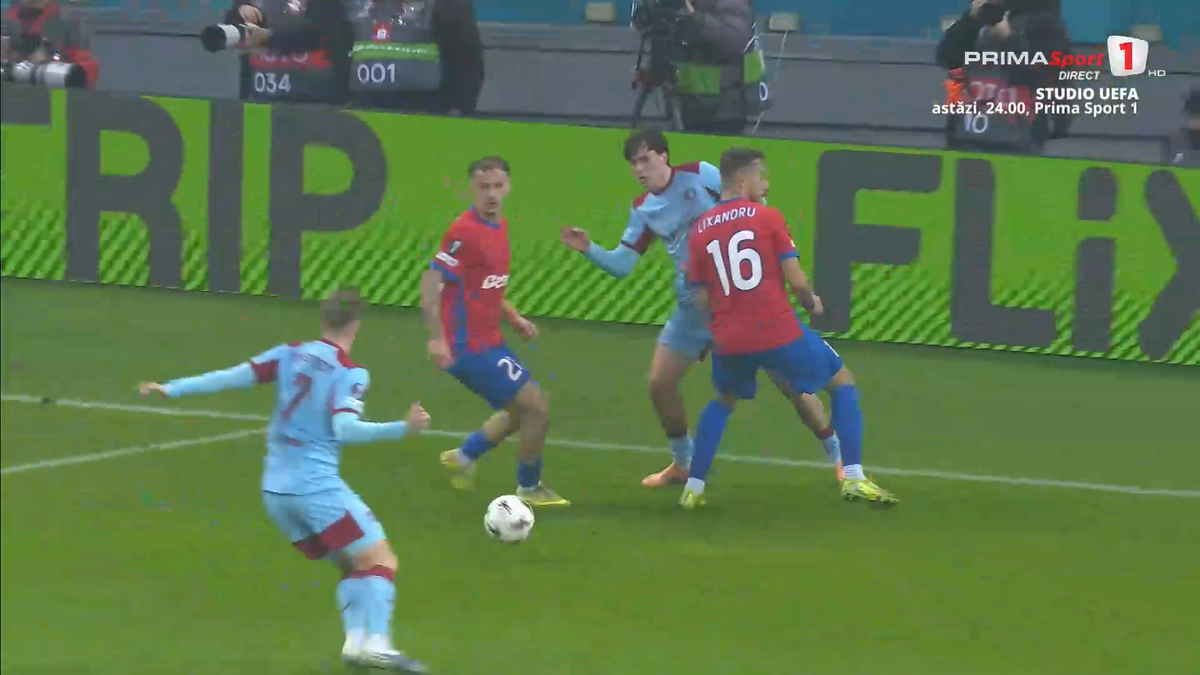 Arbitrul a dat penalty în FCSB - Feyenoord » Ce s-a văzut pe reluări