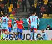 Feyenoord a primit penalty cu FCSB, în minutul 30 al meciului de pe Arena Națională. „Centralul” și-a schimbat decizia după ce a revăzut faza pe monitorul de la marginea terenului/ foto Cristi Preda (GSP)