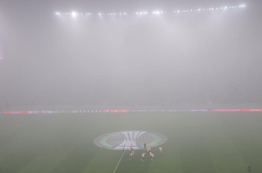 Ceața înainte de Craiova - Sparta Praga/ foto: GSP Universitatea Craiova pierde dramatic în fața celor de la Sparta Praga » Trei goluri, un penalty ratat și ocazii rarisime în Bănie