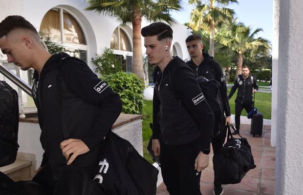 FCSB // VIDEO Roș-albaștrii au ajuns în Marbella » Starea de spirit a renegaților Adi Popa și Cristi Manea + ofertă de ultimă oră pentru Cristi Bălgrădean
