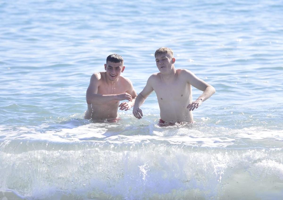 Gaz Metan // Edi Iordănescu, discurs dur: „Folosiți-vă toți neuronii, altfel luați avionul și plecați!” + jucătorii medieșenilor, baie în mare