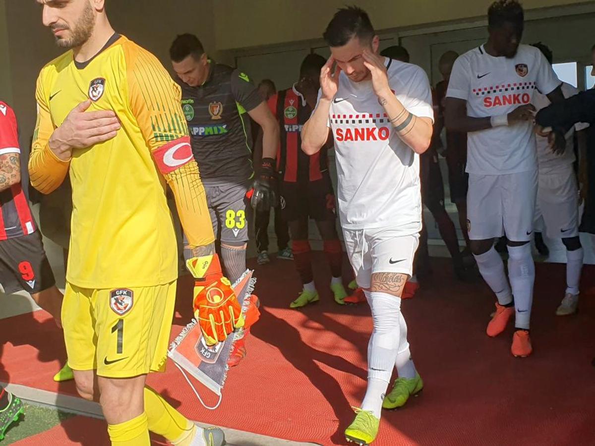 FOTO + VIDEO Marius Șumudică, anunț de ultimă oră: „Sunt în conflict cu șefii turci! Dacă mă vrea Craiova, să bage mâna în buzunar!”