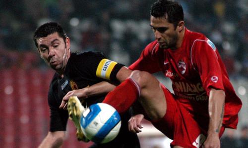 Alistar, aici în tricoul Ceahlăului, într-un duel cu Niculescu FOTO sportpictures.eu