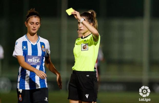 Povestea de succes a unei tinere din Spania: la 23 de ani, arbitrează în prima ligă, dar e și inginer aerospațial