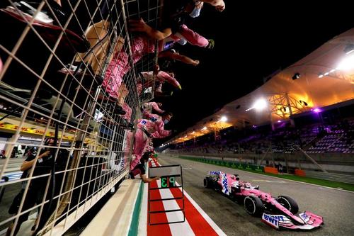 Finalul cursei din Bahrain 2020, câștigată de Sergio Perez Foto Imago Images