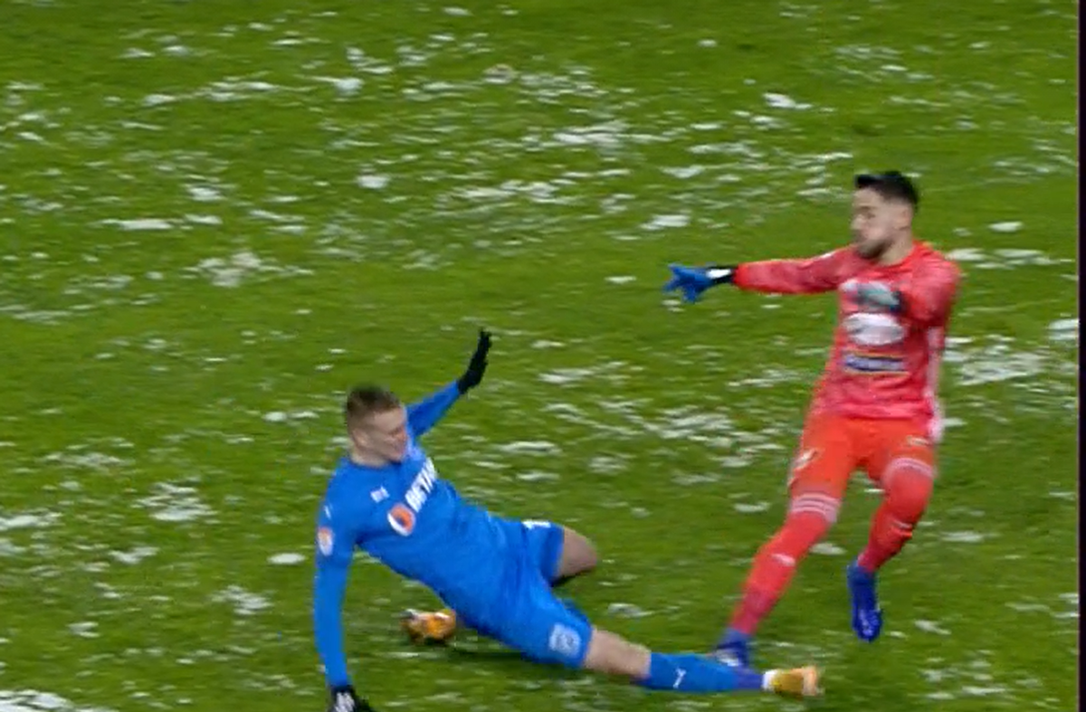 FOTO EXCLUSIV. I-a tăiat gheata în Craiova - Sepsi! Cum arată acum piciorul fotbalistului » Crăciunescu: „I-aș fi dat «roșu»!”