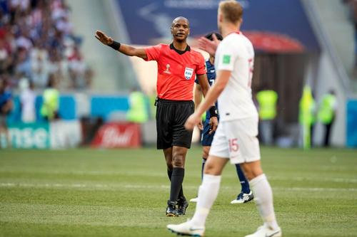 Janny Sikazwe, un arbitru care nu mai ține cont de prelungiri // Foto Imago