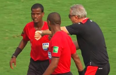 Scene INCREDIBILE la Cupa Africii » A fluierat finalul înainte de minutul 90, dar oficialii CAF au întrerupt conferințele și i-au chemat înapoi pe teren! Ce a urmat