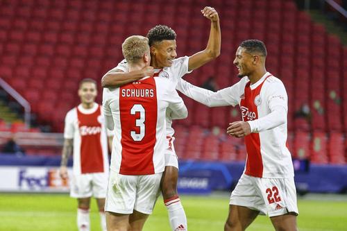 David Neres (centru), bucurându-se după marcarea unui gol
Foto: Imago