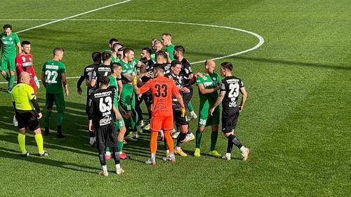 Chindia - Paksi 0-2, incident între jucători