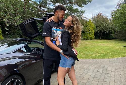 Joelinton, alături de partenera lui / FOTO: Instagram