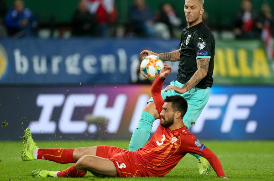 Gjoko Zajkov în duel cu Arnautovic / FOTO: Imago Al doilea transfer pentru Neagoe la Universitatea Craiova! Fotbalist cu 22 de meciuri în prima reprezentativă