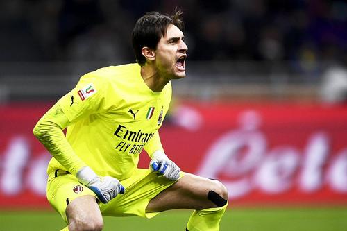 Ciprian Tătărușanu, nervos în timpul meciului dintre AC Milan și Torino // sursă foto: Imago Images