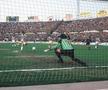 Juventinul Michel Platini execută un penalty la poarta aparătă de interistul Walter Zenga // Foto: Imago
