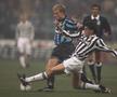 Dennis Bergkamp, duel cu Inter // Foto: Getty Images
