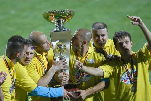 Tiberiu Bălan (dreapta), la petrecerea de titlu a Unirii Urziceni din 2009 / foto: Arhivă GSP