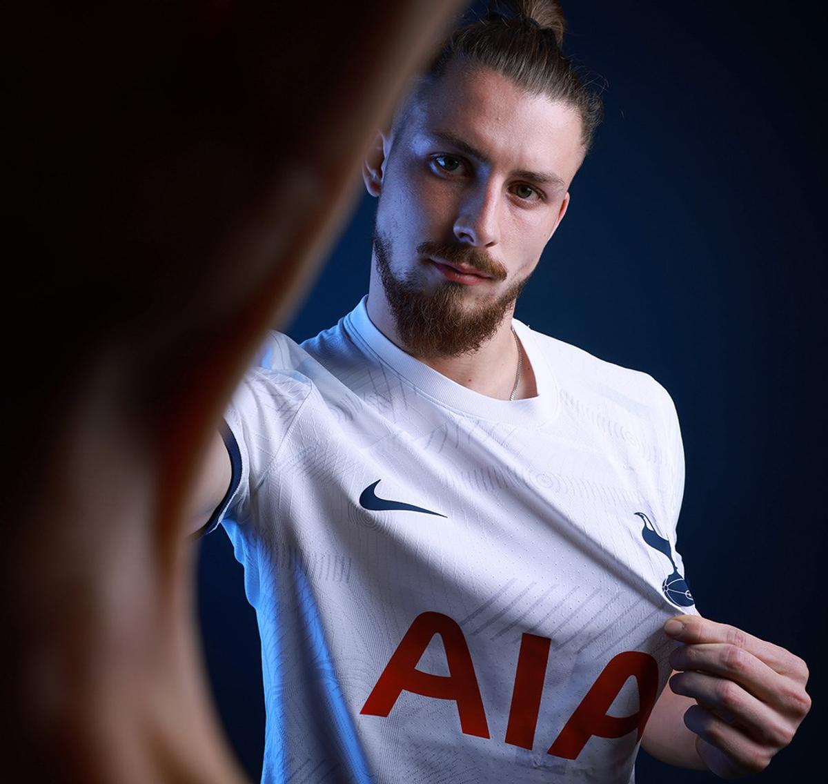 În primul interviu acordat la Tottenham, Drăgușin l-a dat de gol pe Postecoglou: „Asta mi-a spus”