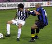 Gianluca Zambrotta contra interistului Dalmat // Foto: Getty Images