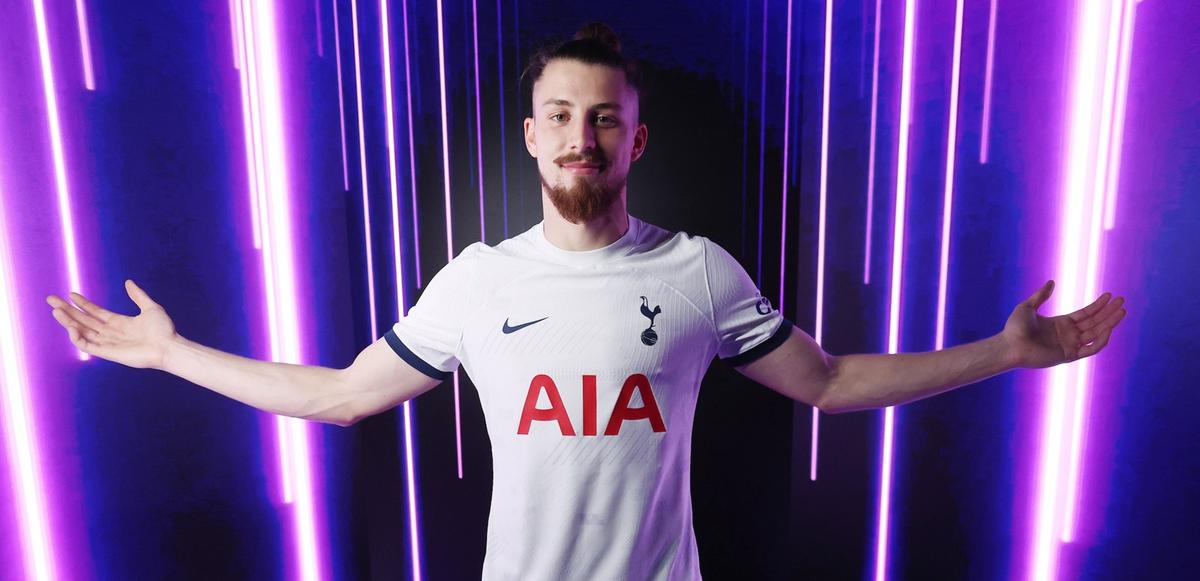 FOTO Radu Drăgușin, ședință foto la prezentarea la Tottenham