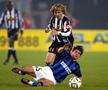 Pavel Nedved, în duel cu Emre Belozoglu // Foto: Imago