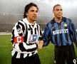 Una dintre cele mai emblematice imagini ale Derby d'Italia: juventinul Alessandro Del Piero cu interistul Ronaldo // Foto: Getty Image