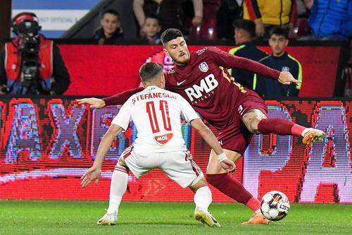 Ziv Morgan, în vișiniu // foto: Imago Images